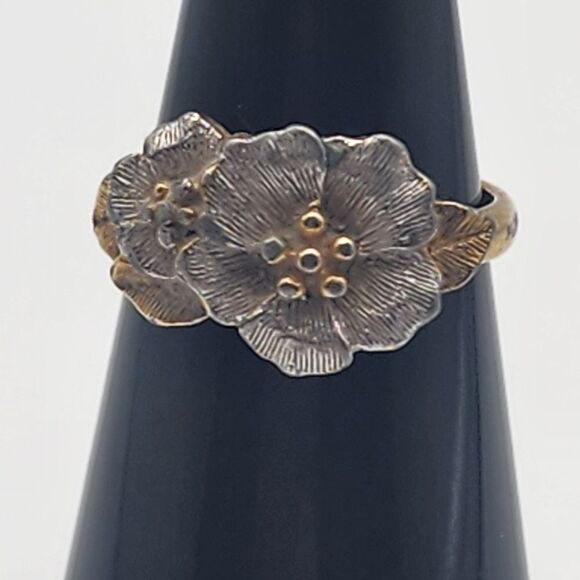 Vintage Avon Dogwood Apple Blossoms Silver Tone & Gold Tone Ring (5) - Picture 2 of 8